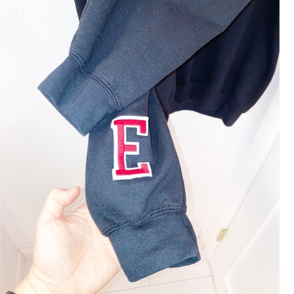 GILDAN Valentine’s Day “All You Need Is Love” Black Sweatshirt SZ: Large - Picture 9 of 12